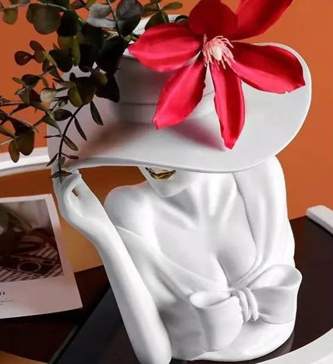 CLASSY MADONNA FLOWER VASE