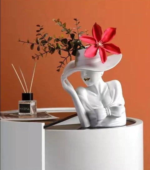 CLASSY MADONNA FLOWER VASE